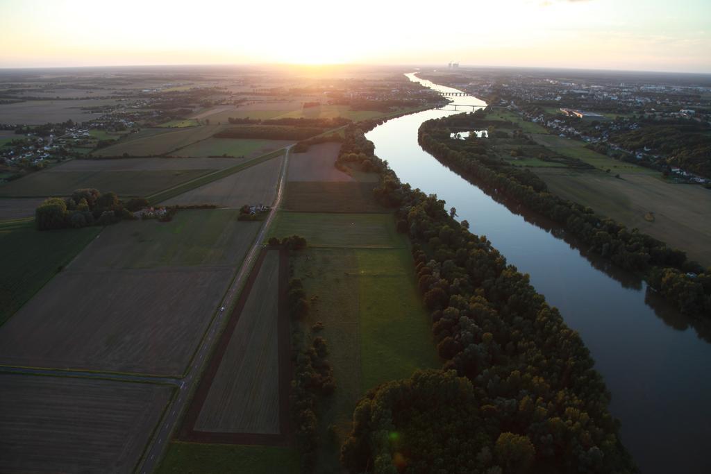 Chambre d'hôtes face à Briare Esterno foto