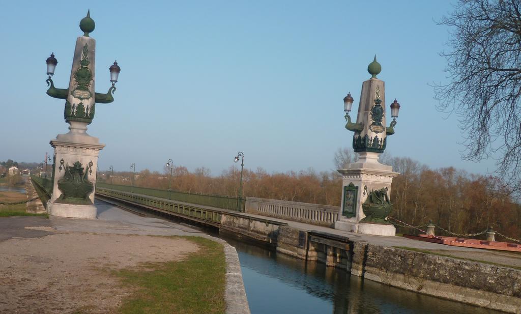 Chambre d'hôtes face à Briare Esterno foto